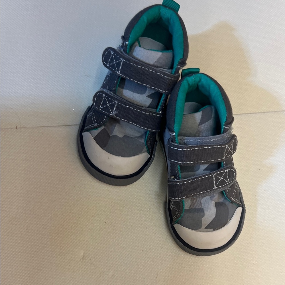 Bundle of 3 Pair of Kids Sneakers Size 4 - See Kai Run! - Picture 5 of 7